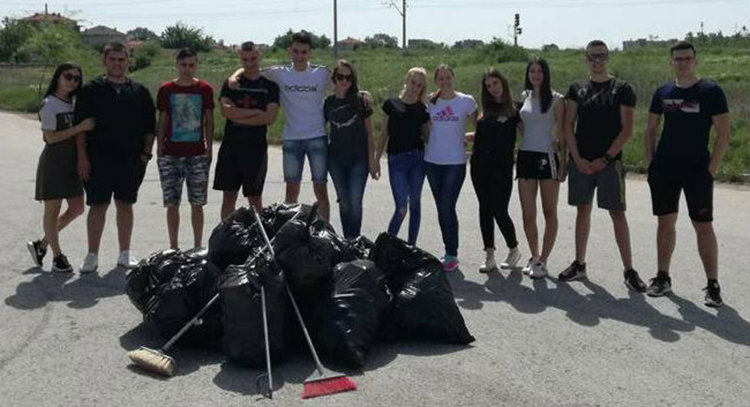 С благородни инициативи абитуриентите на „Златаров“ оставят следа