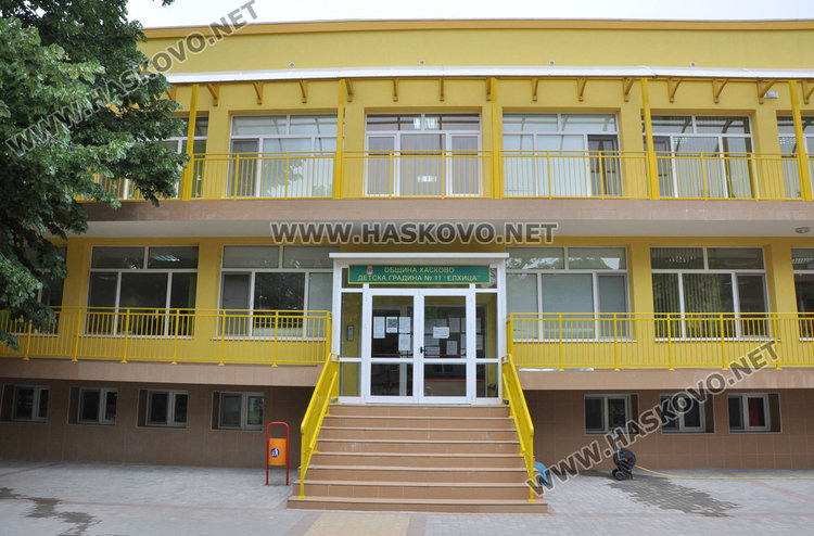 5-годишни вече учат плуване в басейна на детска градина „Елхица“