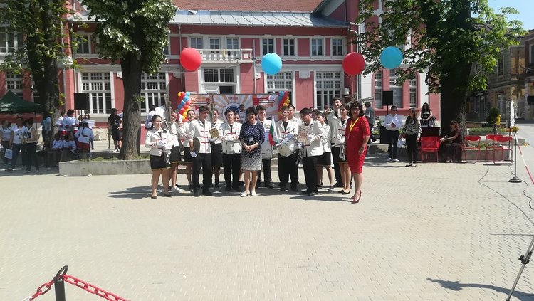 Фанфаристите на Езиковата гимназия на Национален преглед в Свищов