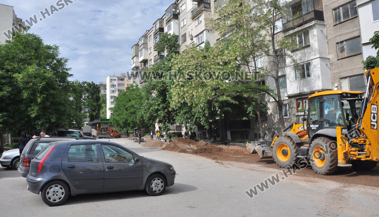 Орфейци паркират на кръстовище, да не пречат на ремонта, глобяват ги