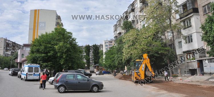 Орфейци паркират на кръстовище, да не пречат на ремонта, глобяват ги