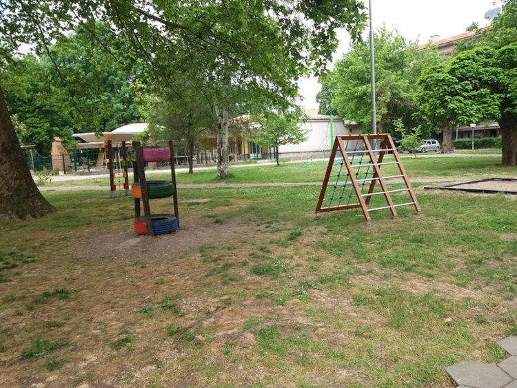 В градския парк монтираха детски и спортни уреди за над 30 000 лева