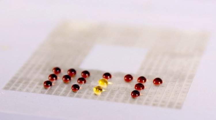 Изследователи от MIT програмират водни капки (видео)