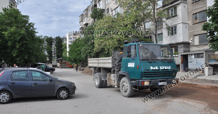 Орфейци паркират на кръстовище, да не пречат на ремонта, глобяват ги