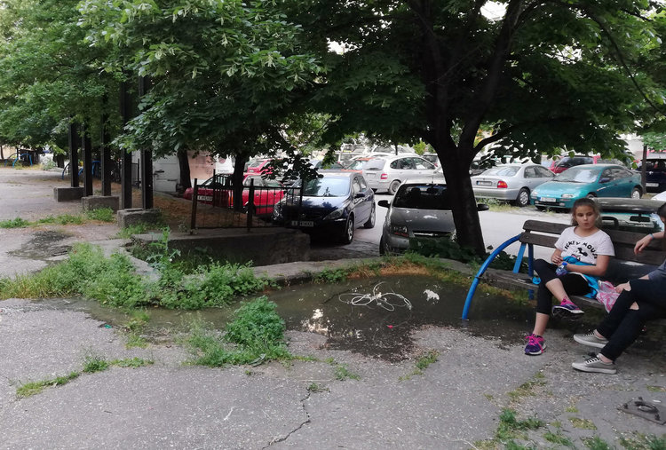 Хасковлийка: Избила канализация усмърдя детска площадка на „Раковски“