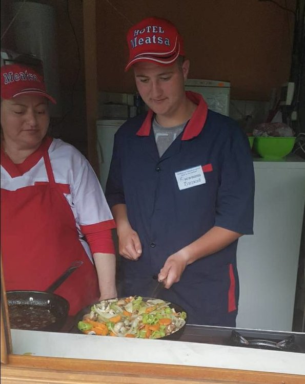 Златаровци  рамо до рамо с шеф Андре Токев в ресторант „Меаца”