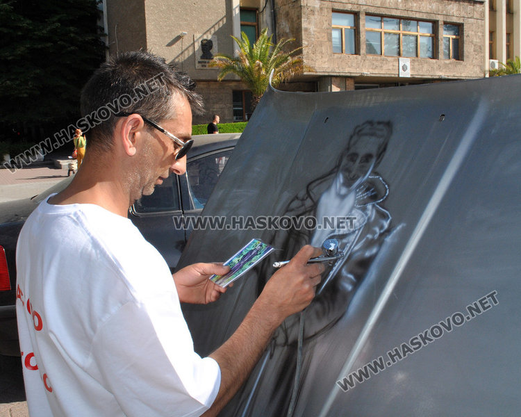  Тунинговани автомобили и мотори украсиха площада в Хасково 