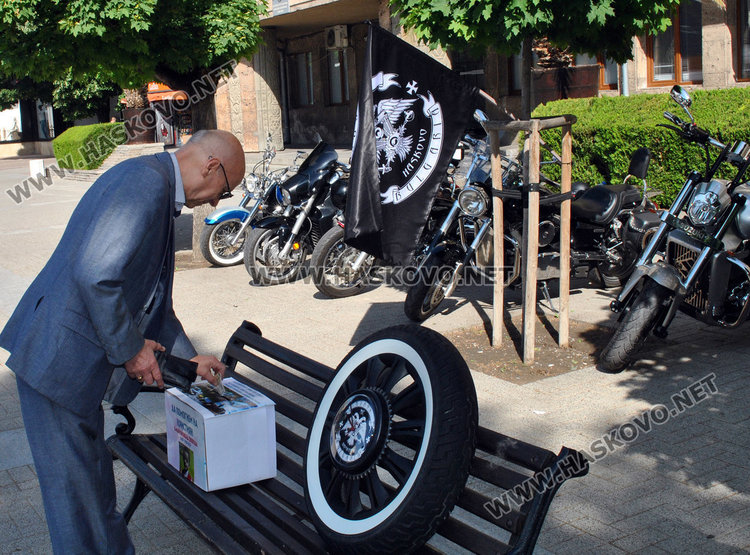  Тунинговани автомобили и мотори украсиха площада в Хасково 