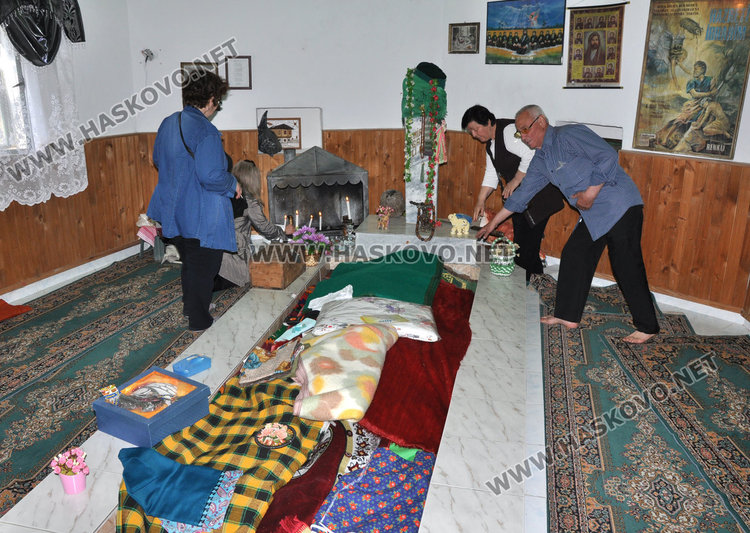 Въртят стотици чевермета край Широка поляна за Хадърлез 