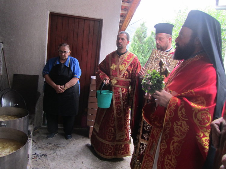 160 години и храмов празник отбеляза църквата „Св. Георги Победоносец“ в Смолнян