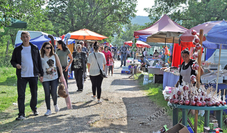 Въртят стотици чевермета край Широка поляна за Хадърлез 