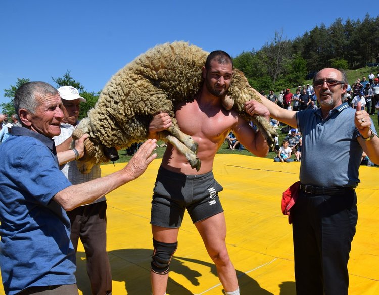 21-годишен софиянец спечели коча на борбите в Кобиляне