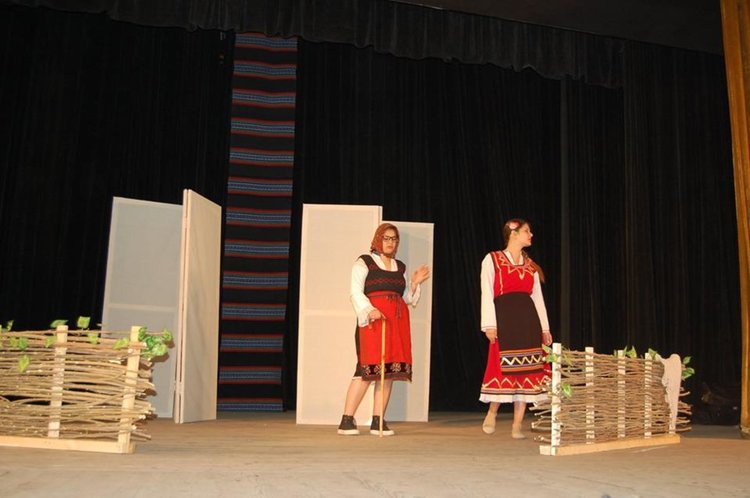 Артисти от ПГСС разказаха как Георги побеждава триглавия змей