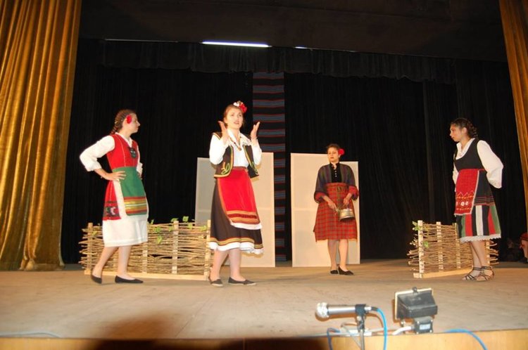 Артисти от ПГСС разказаха как Георги побеждава триглавия змей