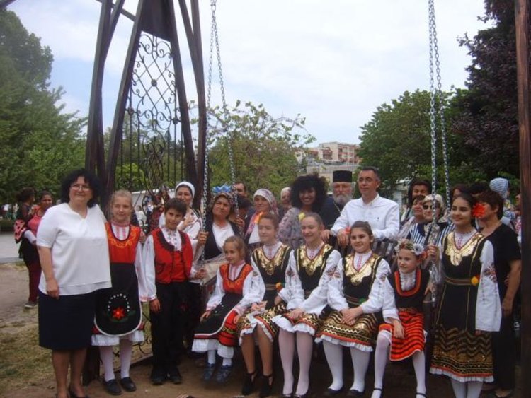 Кърджалийци се люляха за здраве в центъра на Кърджали по вековна традиция