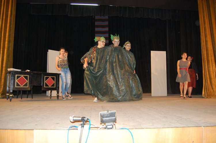 Артисти от ПГСС разказаха как Георги побеждава триглавия змей