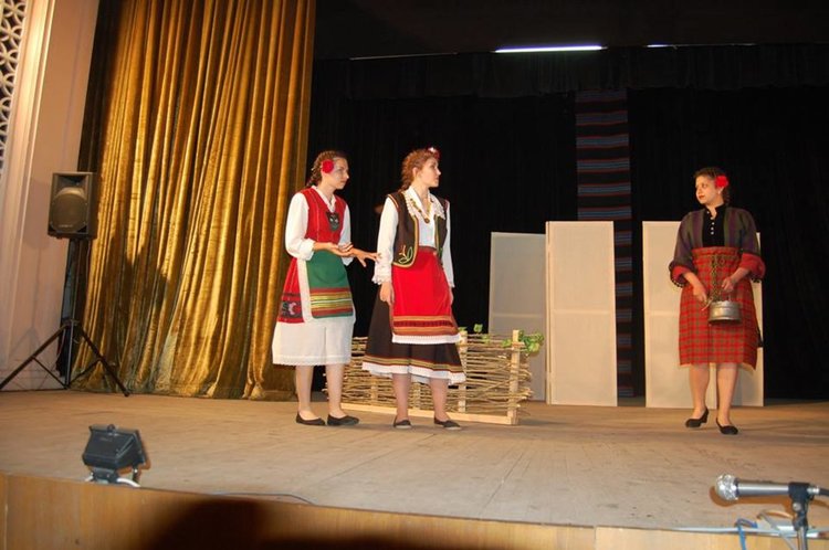 Артисти от ПГСС разказаха как Георги побеждава триглавия змей