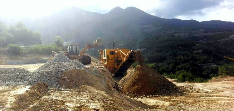 Подготвителните работи са към края си и съвсем скоро ще започне същинското строителство на пътното легло, 11 броя водостоци и мостове и 2 броя тунели