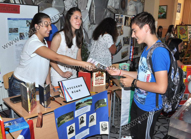 С отворени врати и караоке закриха испанската седмица в Езиковата