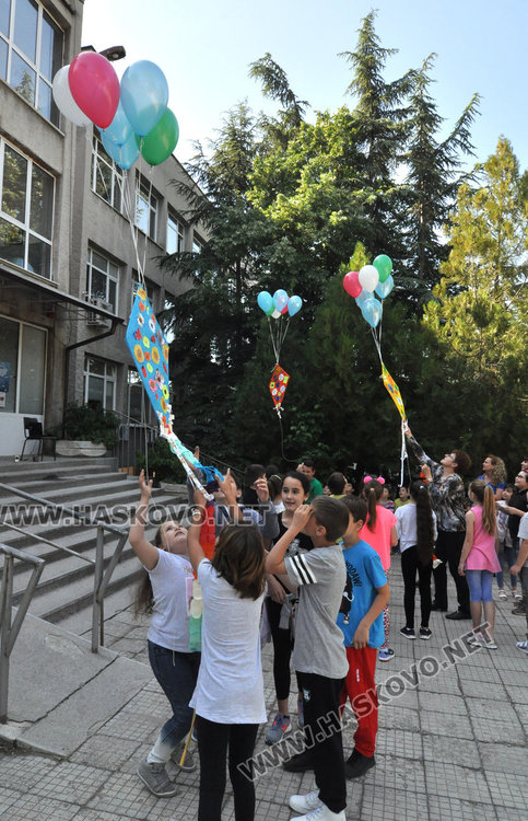 Хвърчила полетяха в Деня на Европа в три хасковски училища
