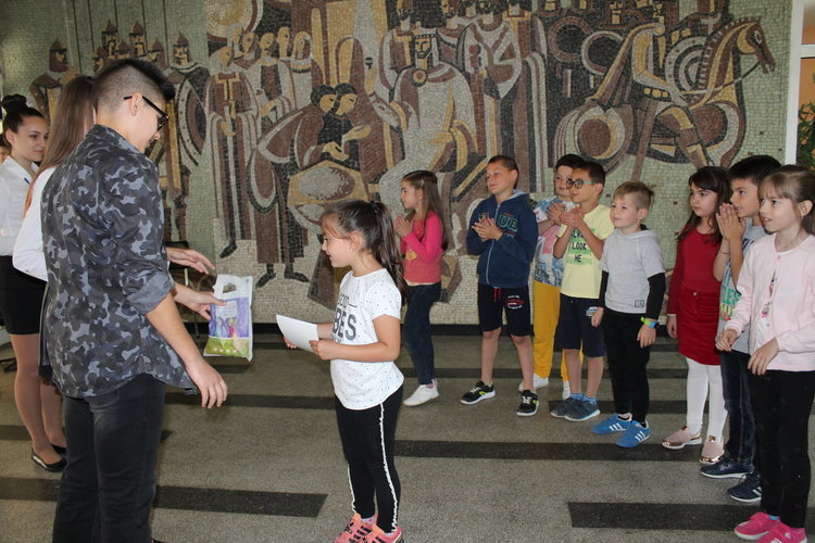 Седмокласник седна на директорския стол в ОУ „Пенчо Славейков“