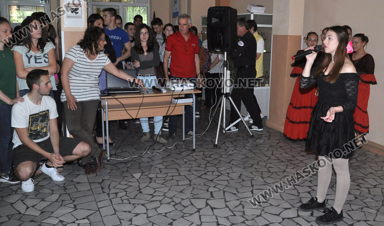 С отворени врати и караоке закриха испанската седмица в Езиковата