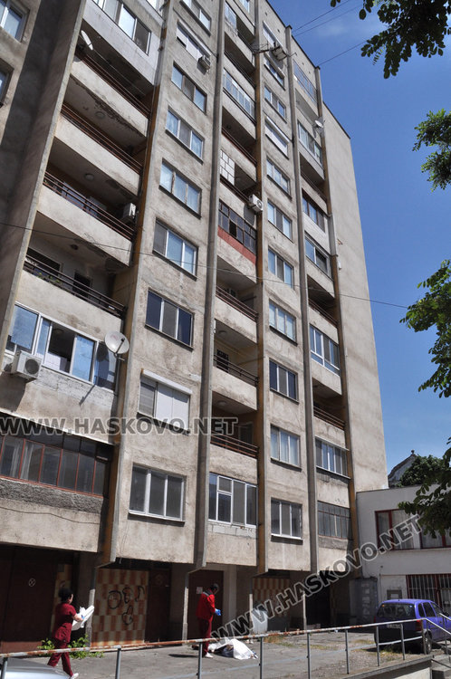 Възрастен мъж падна от 12-етажен блок на „Раковски“ и загина