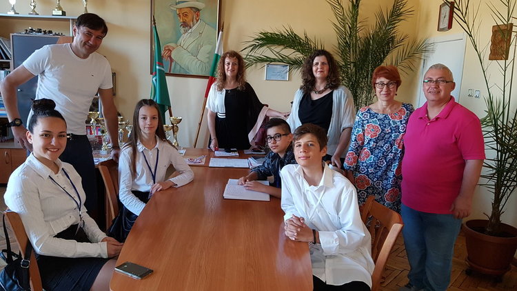 Седмокласник седна на директорския стол в ОУ „Пенчо Славейков“