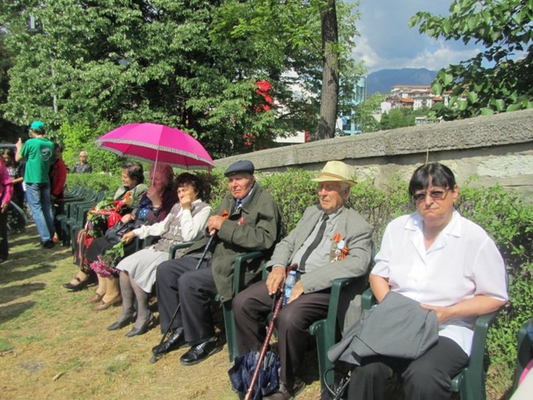 Смолян се поклони пред паметника на загиналите във войните