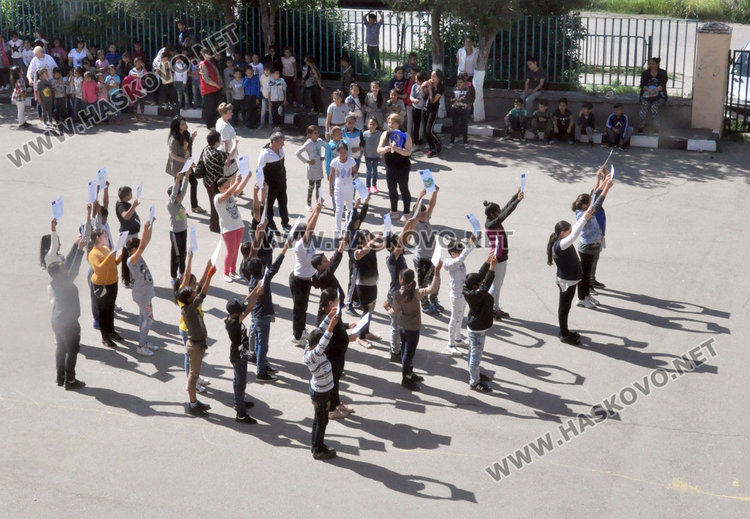 Хвърчила полетяха в Деня на Европа в три хасковски училища