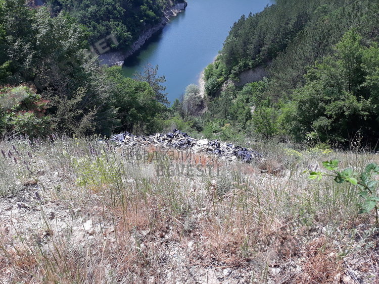Кланици затрупват с животински кости райски кътчета край Кърджали, местните хора искат възмездие
