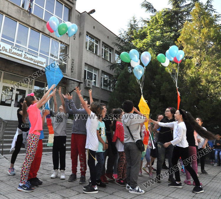 Хвърчила полетяха в Деня на Европа в три хасковски училища