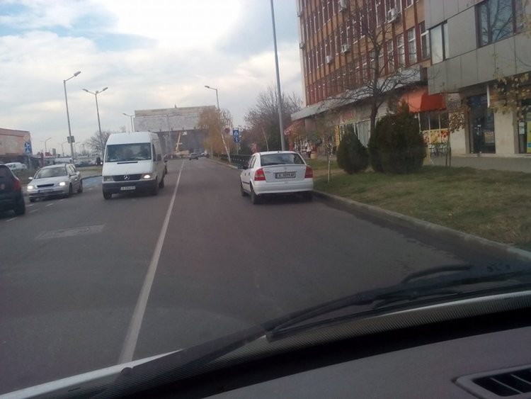 Как си паркираме в Димитровград или „войната по пътищата“