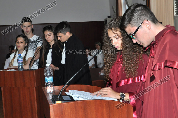 2 години условно за търговец, прострелял младежи с незаконен пистолет