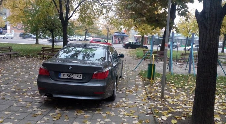 Как си паркираме в Димитровград или „войната по пътищата“