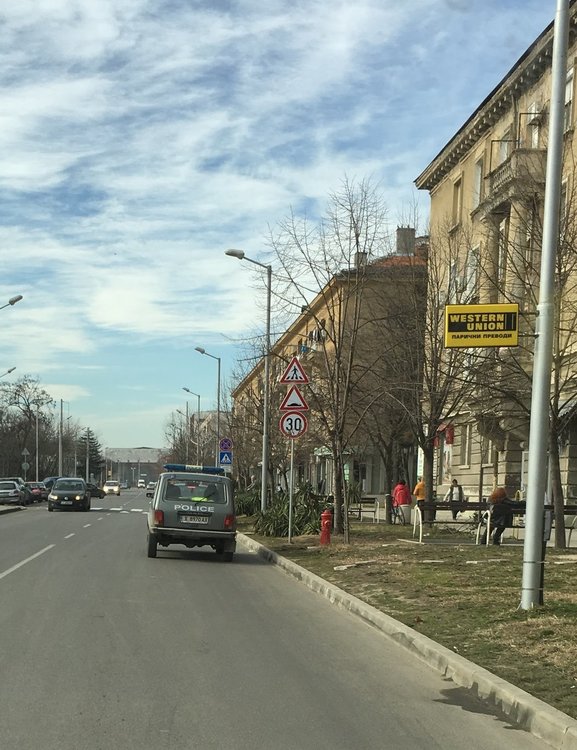 Как си паркираме в Димитровград или „войната по пътищата“