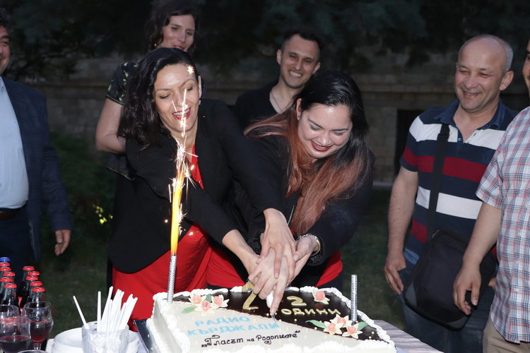 Радио „Кърджали“ вече стъпва уверено, направи две години