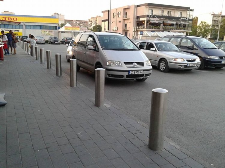 Как си паркираме в Димитровград или „войната по пътищата“