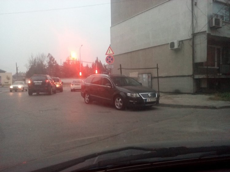 Как си паркираме в Димитровград или „войната по пътищата“