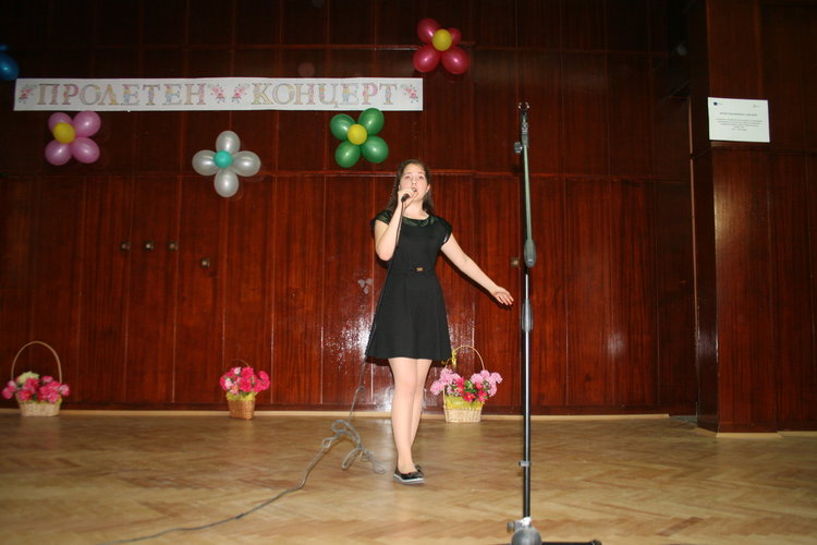 Песни, танци и мултимедия, подготвени по „Твоят час“, представиха златаровци