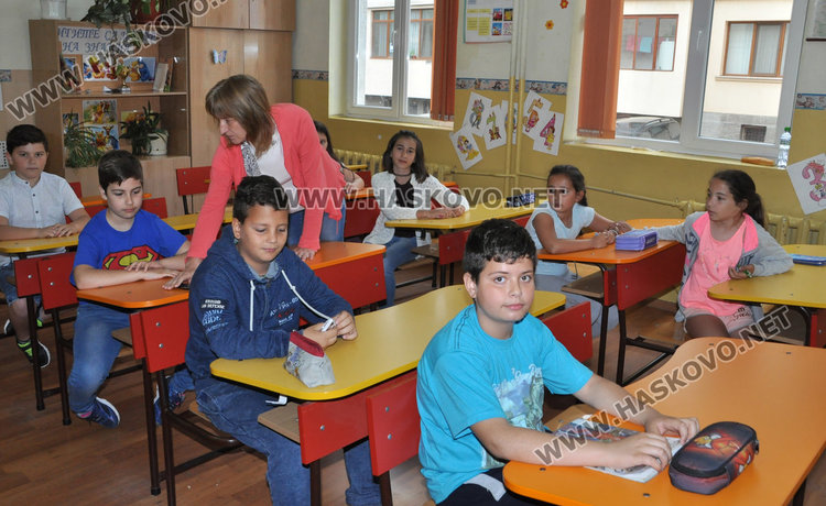 2062-ма четвъртокласници от Хасковско на изпит днес