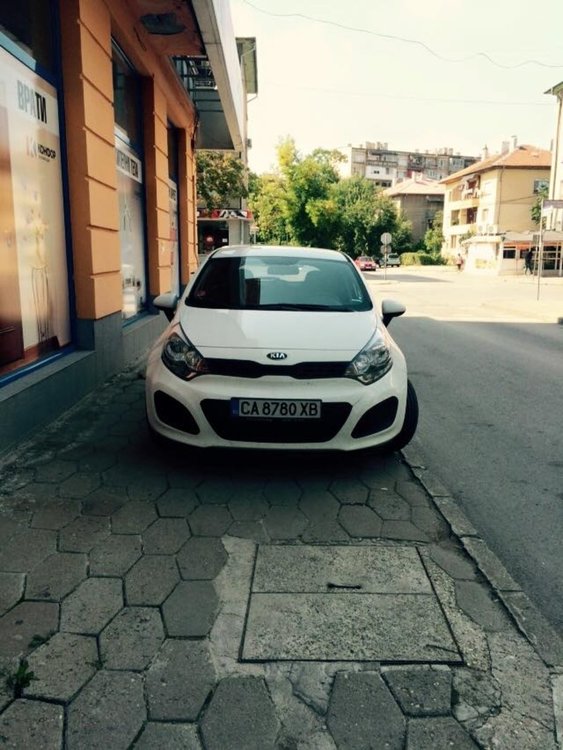 Как си паркираме в Димитровград или „войната по пътищата“