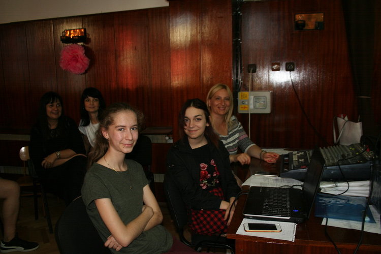 Песни, танци и мултимедия, подготвени по „Твоят час“, представиха златаровци