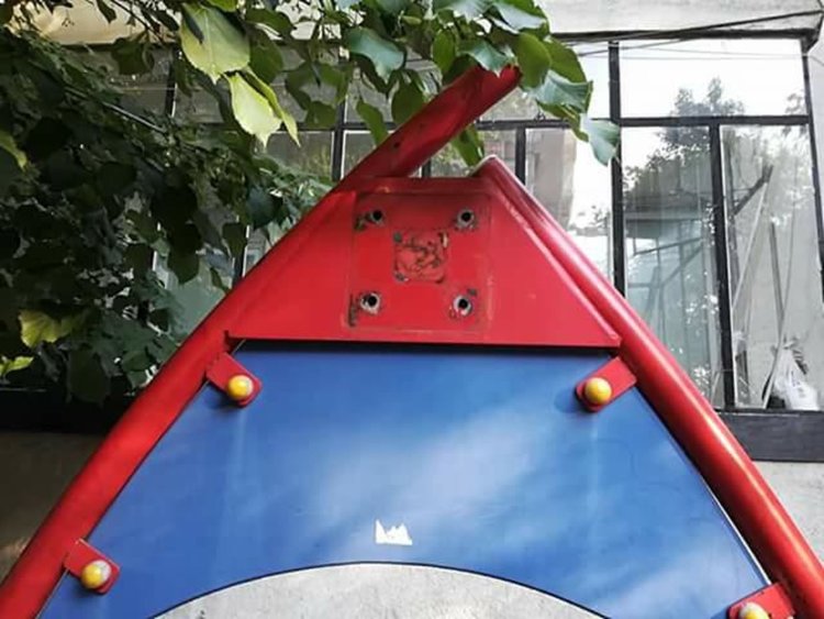 Вандали задигнаха люлката на детска площадка в "Куба"