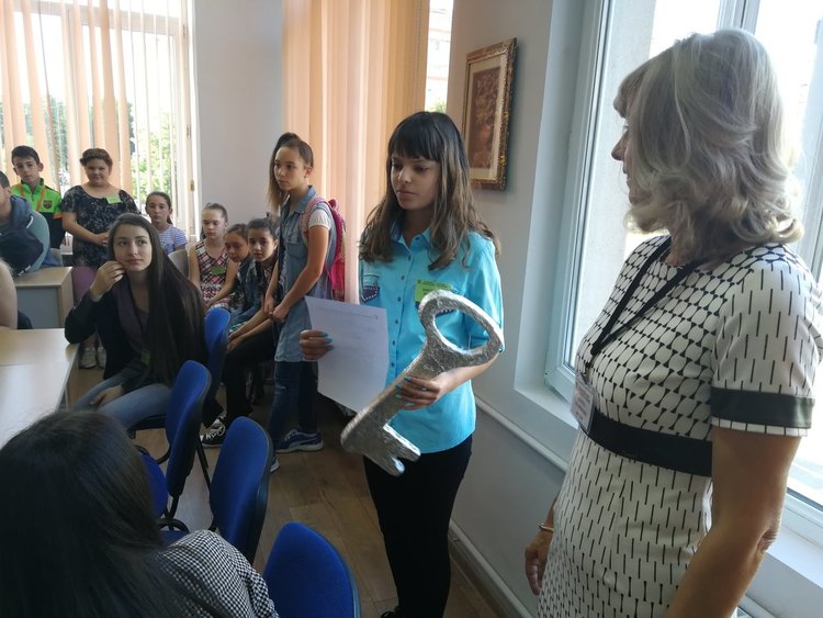 Ученици управляваха ОУ "Алеко Константинов" за един ден