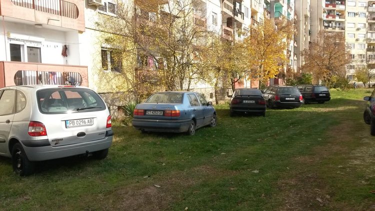 Как си паркираме в Димитровград или „войната по пътищата“