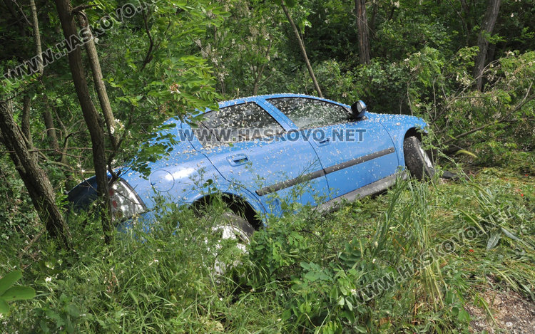 Бирена мая по пътя за Узунджово прати Опел в канавката