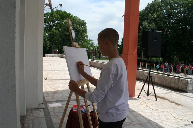 „Розите на България“ танцуваха под звуците на „Празнична сюита“ в две училища