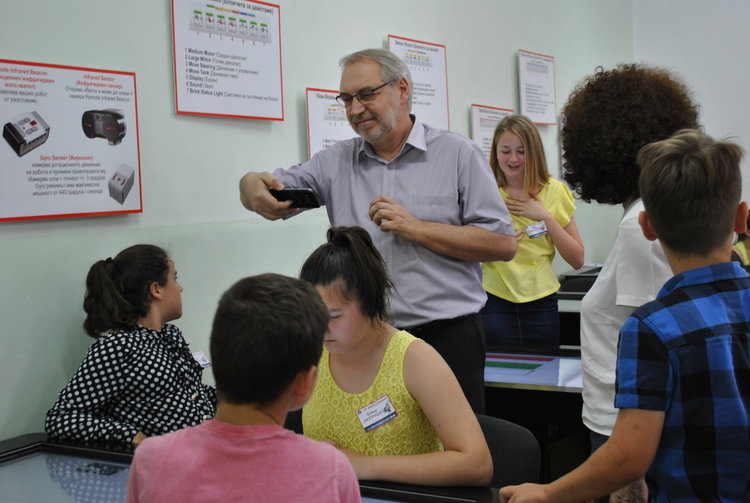 Петокласници от ОУ „Пенчо Славейков“ конструират роботи