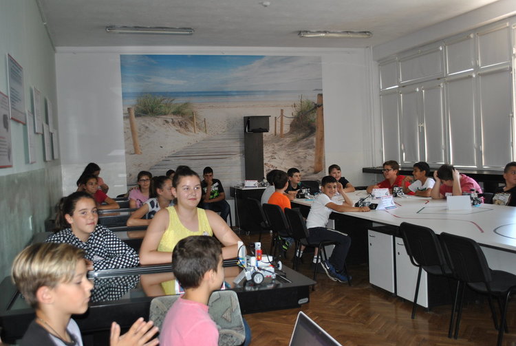 Петокласници от ОУ „Пенчо Славейков“ конструират роботи